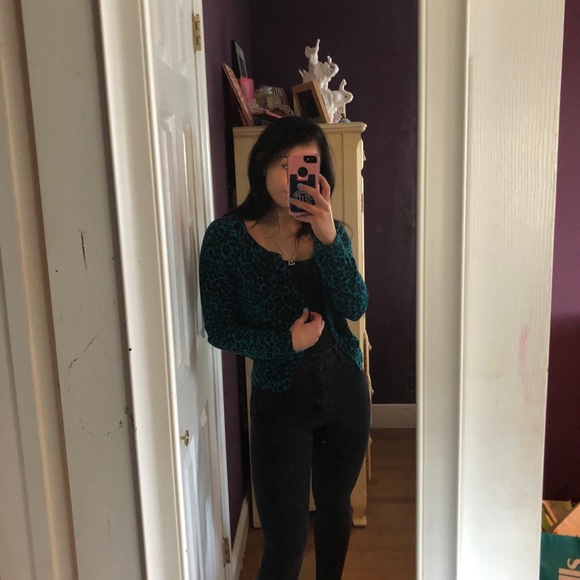 Blue cheetah sweater - Picture 6 of 7